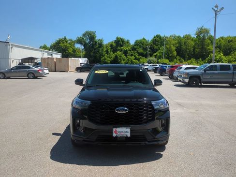 Used 2025 Ford Explorer ST-Line w/ ST-Line Street Pack AWD/4WD image 2