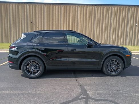 Certified 2025 Porsche Cayenne AWD/4WD image 8