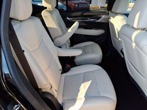 Used 2023 Cadillac XT6 Sport w/ Technology Package image 22