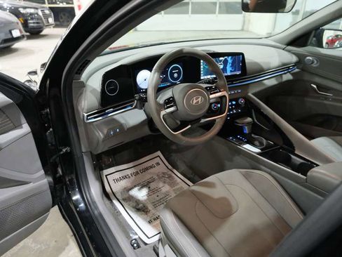 Used 2025 Hyundai Elantra SEL image 15