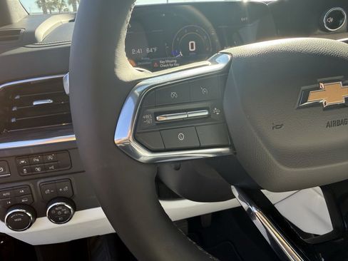 New 2025 Chevrolet Suburban Premier image 23