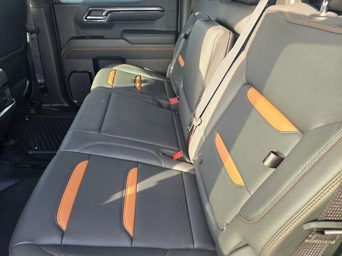 Used 2024 GMC Sierra 1500 AT4 w/ Technology Package AWD/4WD image 11