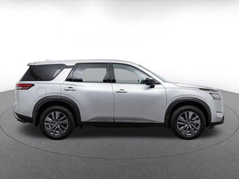 Used 2025 Nissan Pathfinder SV FWD image 10
