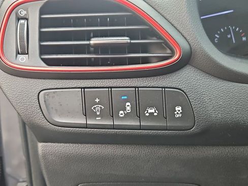 Used 2018 Hyundai Elantra GT Sport w/ Sport Tech Package 04 image 26