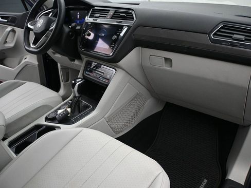 Used 2022 Volkswagen Tiguan SE AWD/4WD image 19