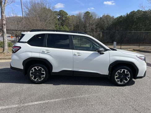 Used 2025 Subaru Forester Premium w/ Convenience Package #1 image 8