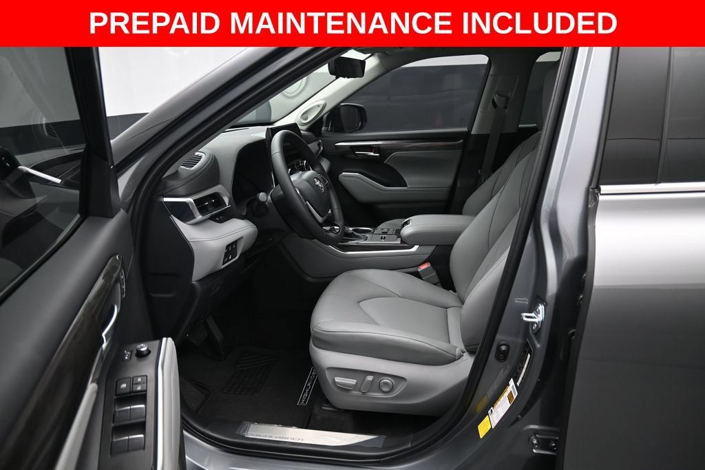 Certified 2026 Toyota Highlander Platinum AWD/4WD image 9