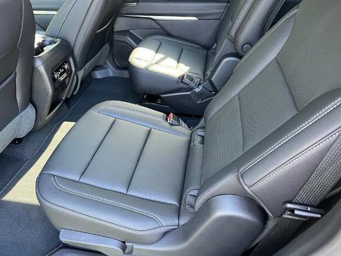 New 2025 Chevrolet Traverse LT image 29