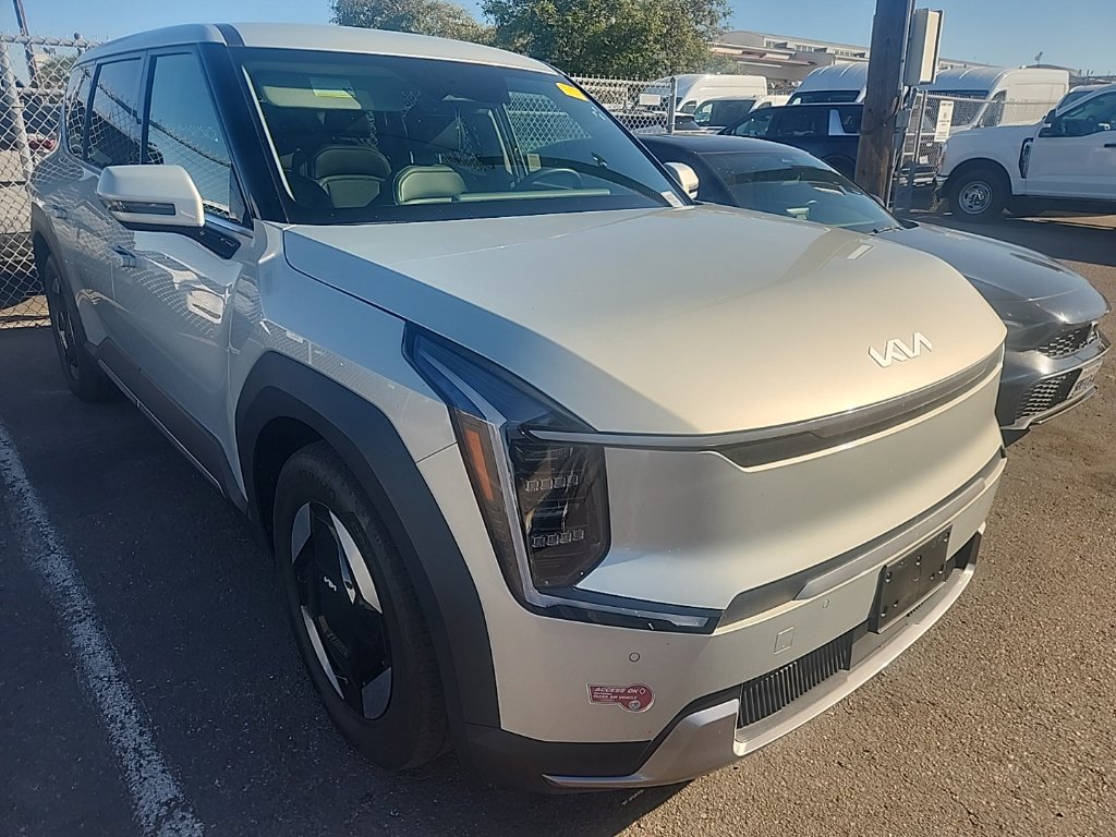 Used 2024 Kia EV9 Light Long Range RWD image 1