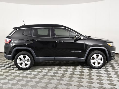Used 2018 Jeep Compass Latitude w/ Cold Weather Group AWD/4WD image 5