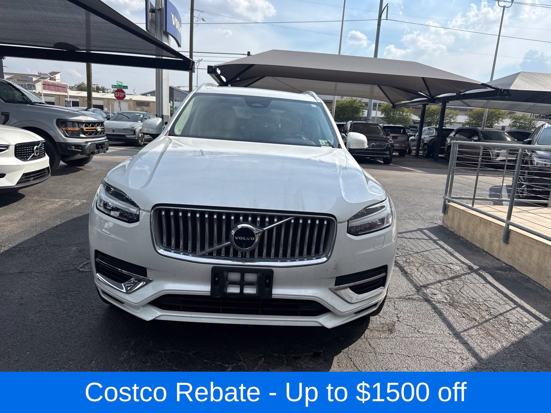 Used 2024 Volvo XC90 T8 Plus w/ Protection Package Premier AWD/4WD image 2