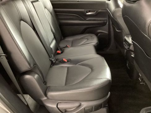 Used 2024 Toyota Grand Highlander AWD image 27