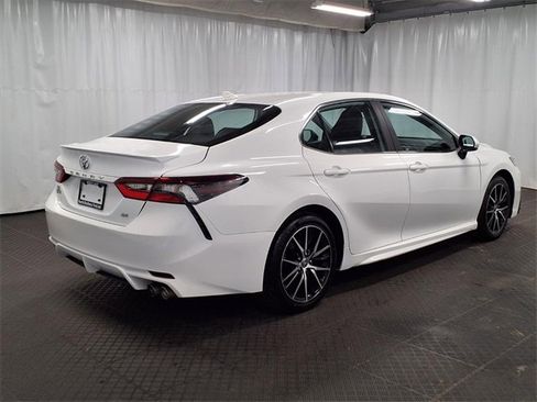 Used 2024 Toyota Camry SE image 24