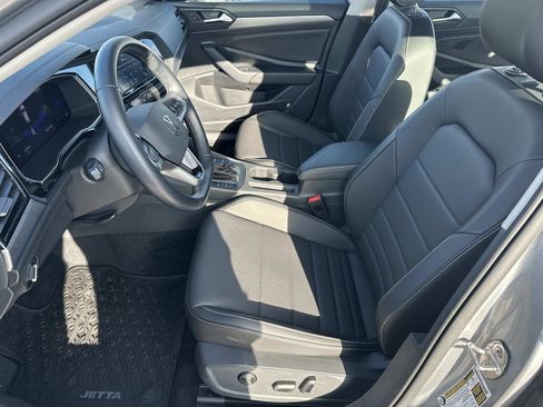 Used 2022 Volkswagen Jetta SE w/ Panoramic Sunroof Package image 20