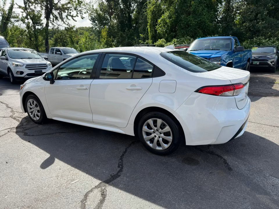 Used 2022 Toyota Corolla LE FWD image 8