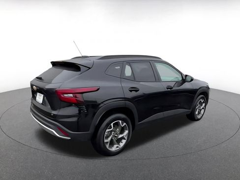 Used 2025 Chevrolet Trax LT w/ LT Convenience Package image 13