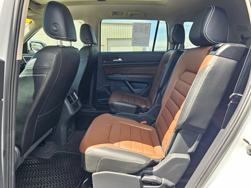 Used 2023 Volkswagen Atlas SEL Premium AWD/4WD image 12