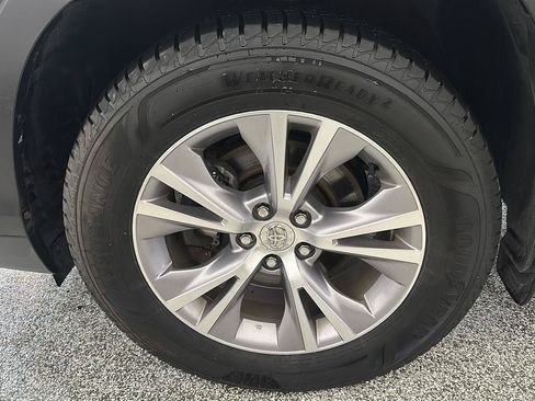 Used 2015 Toyota Highlander XLE AWD/4WD image 12