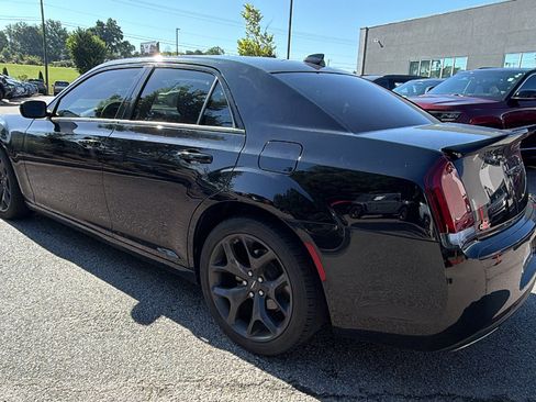 Used 2023 Chrysler 300 Touring w/ Sport Appearance Package RWD image 10