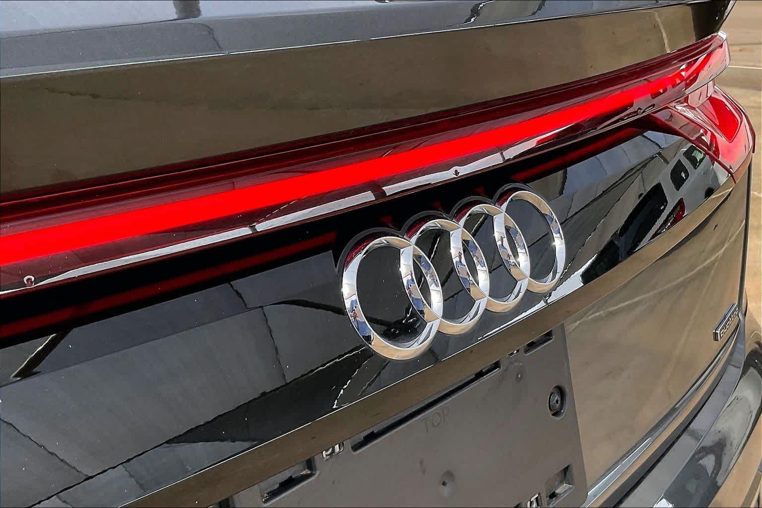 Used 2023 Audi Q8 Prestige AWD/4WD image 31