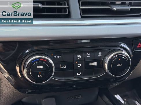 Certified 2025 Chevrolet Trax LT w/ Sunroof Package FWD image 26