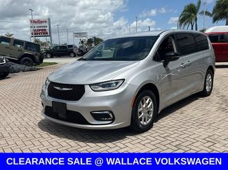 Used 2024 Chrysler Pacifica Touring-L FWD video 1
