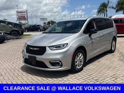 Used 2024 Chrysler Pacifica Touring-L