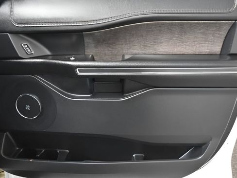 Used 2021 Ford Expedition Limited image 15