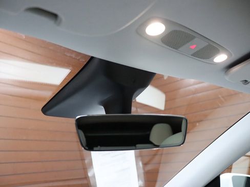 Used 2022 Tesla Model Y Long Range image 55