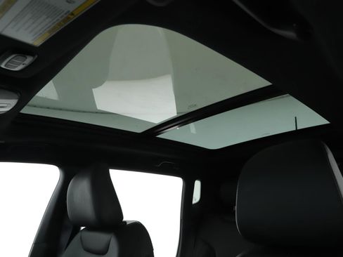 Used 2024 Jeep Compass Latitude w/ Sun and Sound Group image 18