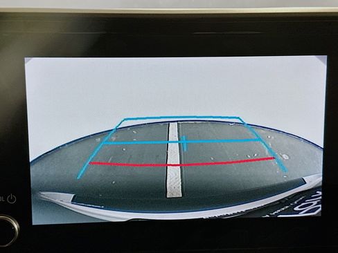 Used 2024 Toyota Highlander LE image 23