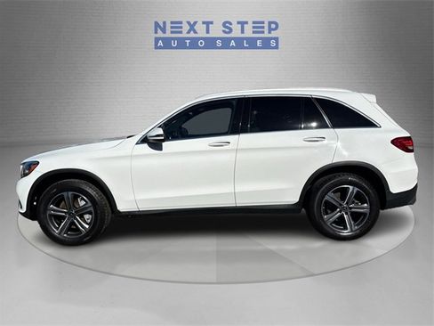 Used 2018 Mercedes-Benz GLC 300 4MATIC w/ Premium Package image 4