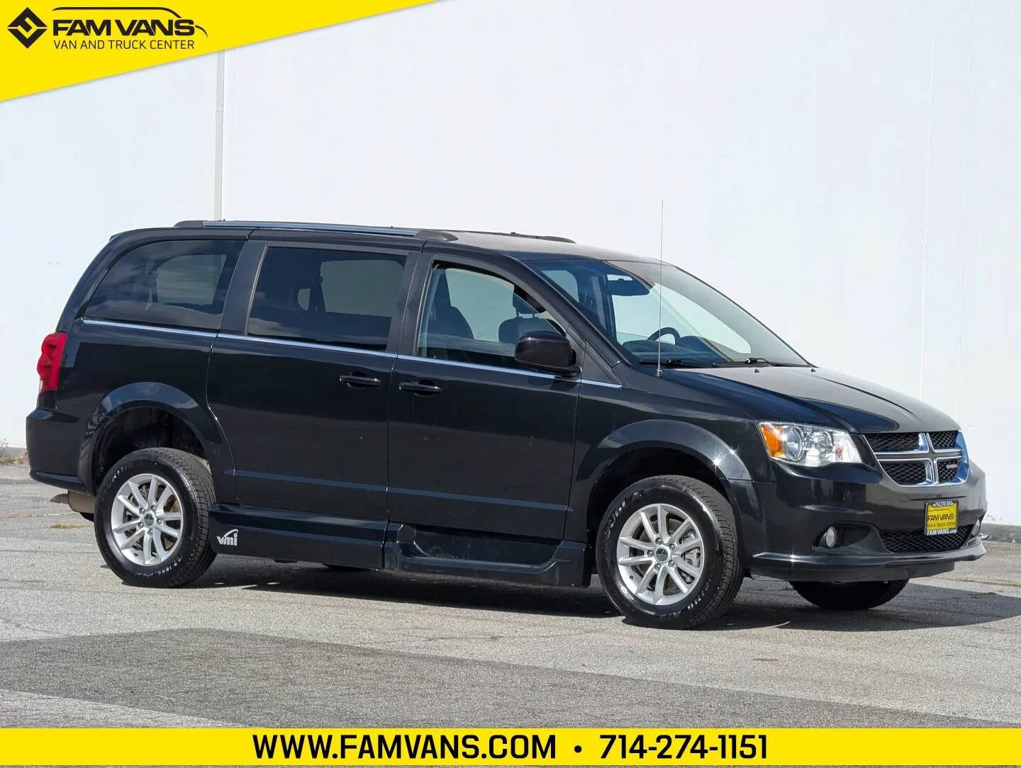 Used 2019 Dodge Grand Caravan SXT FWD image 2