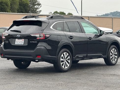 Used 2025 Subaru Outback Premium AWD/4WD image 3