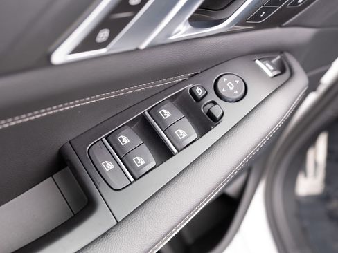 Used 2022 BMW X5 sDrive40i w/ M Sport Package image 17