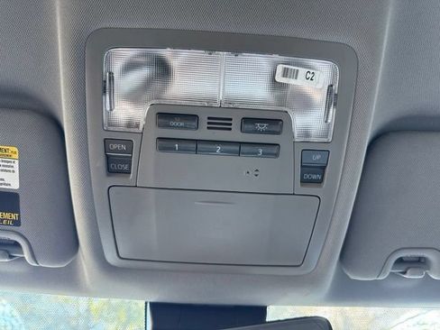 Used 2018 Toyota Highlander XLE AWD/4WD image 45