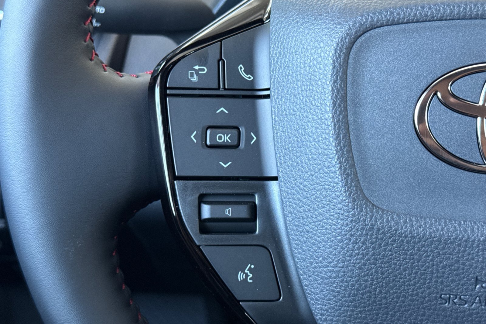 New 2027 Toyota Prius Plug-In Hybrid w/ Limited Premium Package FWD image 28