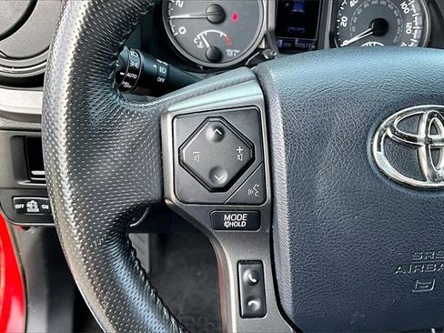 Used 2017 Toyota Tacoma TRD Sport image 10