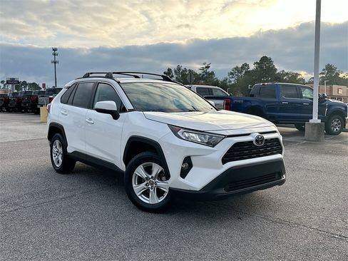 Used 2021 Toyota RAV4 XLE w/ Convenience Package image 1