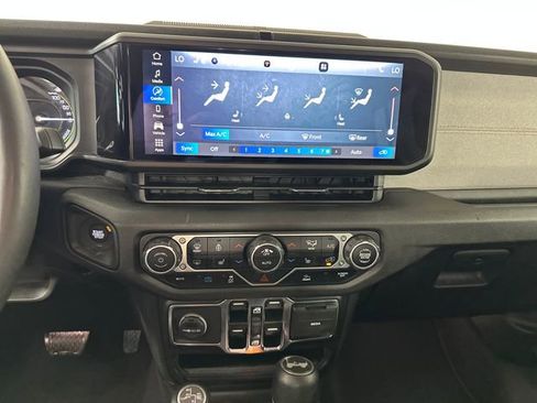 Used 2024 Jeep Wrangler Unlimited w/ Convenience Group image 21