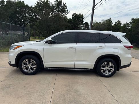 Used 2015 Toyota Highlander Plus FWD image 8