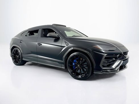 Used 2021 Lamborghini Urus AWD/4WD image 3
