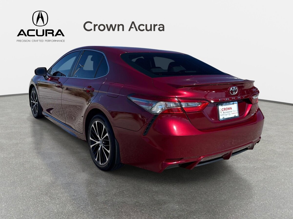 Used 2018 Toyota Camry SE w/ Moonroof Package FWD image 3