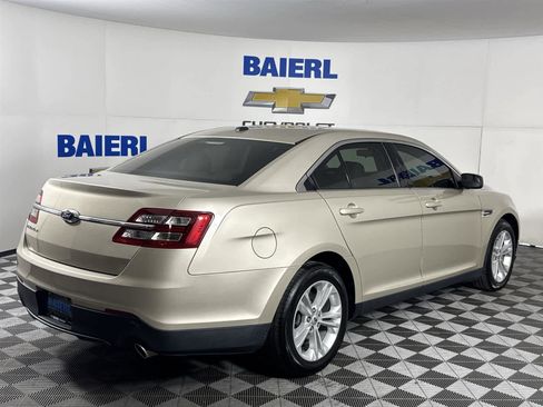 Used 2017 Ford Taurus SE image 5