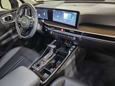 Used 2025 Kia Sorento SX image 12