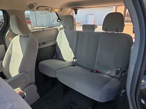 Used 2015 Toyota Sienna LE AWD/4WD image 26