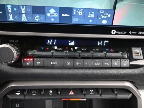 Used 2024 Toyota Tundra Limited image 24