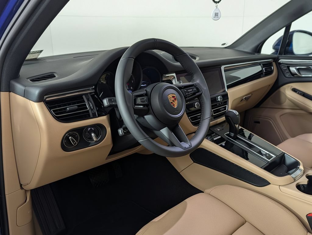 New 2026 Porsche Macan AWD/4WD image 4