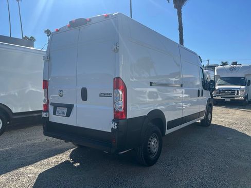 Used 2025 RAM ProMaster 2500 w/ Convenience Group FWD image 7