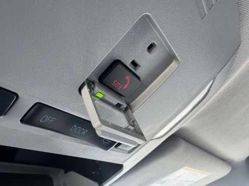 Certified 2022 Toyota Highlander L image 36